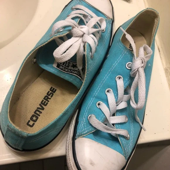 Baby Blue Converse in Size 7 - Picture 2 of 6